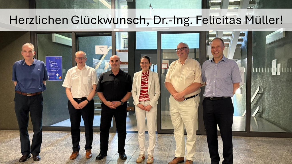 Ausschnitt: Personen bei Preisverleihung der IEEE Transactions auf Bühne, Zertifikate in Händen.